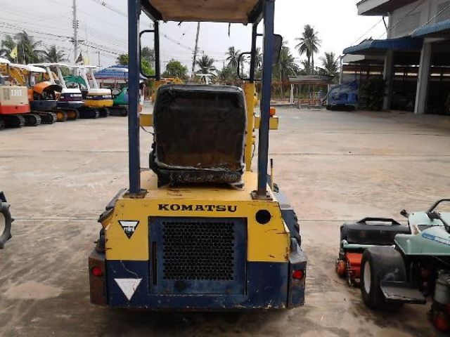 ขายรถตักล้อยาง ยี่ห้อ KOMATSU SK035
