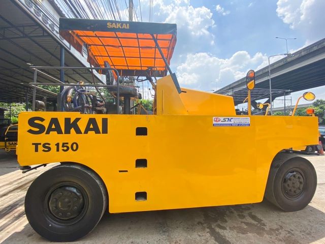 รถบดล้อยาง SAKAI TS150