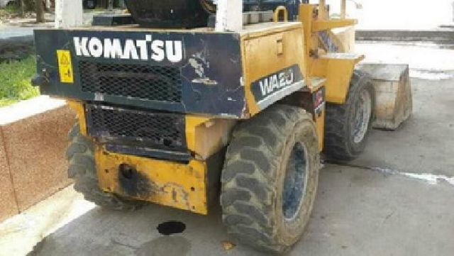 ขายถูกครับ รถตักล้อยาง KOMATSU WA20 แบบเอวอ่อน ขับเคลื่อน 4 ล้อ