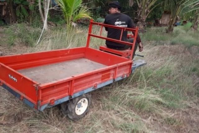 สนใจ รถบรรทุก ล้อยาง ไว้ใช้ในสวน ในไร่ แวะชมได้ที่ tractor-backhoe นะครับ คันนี้ 32,000 บาท พร้อมใช้