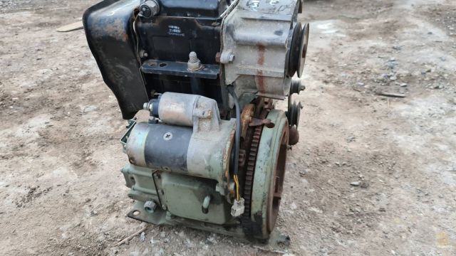 ขาย เครื่องยนต์ YANMAR ดีเซล 2 สูบ นอน ขนาด 9.5 แรง โครงพัดลมแตก เครื่องสตาร์ทติดปกติ เก่าญีปุ่น