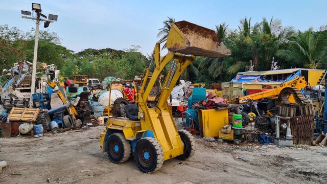 ขาย รถตักล้อยาง komatsu sk 07 เครื่องดีเซล 3 สูบ ขับเคลือน 4WD สภาพสวย เก่าญี่ปุ่น 190,000 บาท