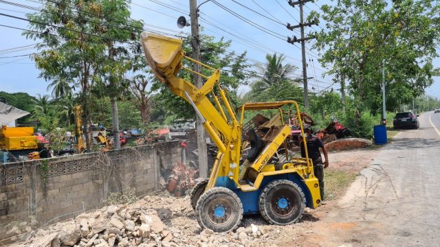 ขาย รถตักล้อยาง komatsu sk 07 ดีเซล 3 สูบ 4WD ยางตัน เครื่องแรง ชั่วโมงการทำงานน้อย เก่าญี่ปุ่น