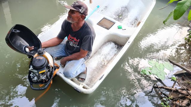 ขาย เรือไฟเบอร์ พร้อมเครื่องยนต์เบนซิน 5.5 แรง 4 จังหวะ เก่าญี่ปุ่น สภาพสวย ขนาด 115x255 cm