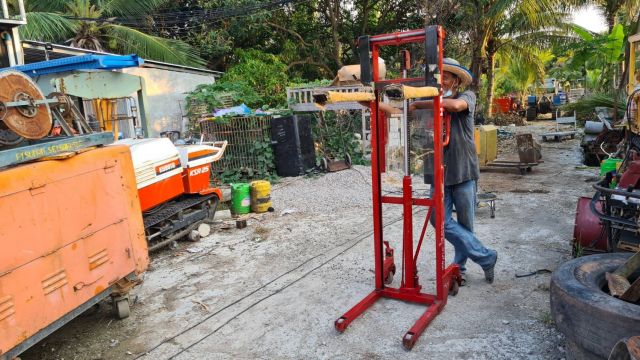 ขาย แฮนลิฟต์ ยกของ แบบโยกไฮโดรลิค ขนาด 350 kg เสาสูง 186 cm ฐานกว้าง 50 cm งายาว 70 cm