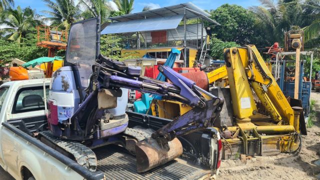 ขาย รถขุด แบคโฮจิ๋ว KOMATSU PC08UU รุ่นใหม่ คอ 3 ท่อน ดีเซล 2 สูบ เก่าญี่ปุ่น ชั่วโมงการทำงานน้อย