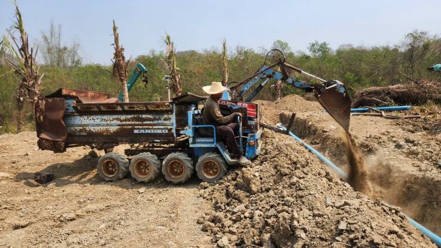 ????ขาย รถตัก รถบรรทุก รถโรยปุ๋ย สำหรับการเกษตร แบบ 3 in 1 เครื่อง isuzu ดีเซล 2 สูบ เก่านอก ????