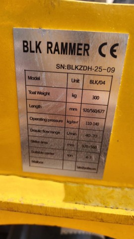 หัวตบดิน ติดรถขุด แบคโฮ มีเข้ามา 2 หัวครับ มีสลัก 45 และ 50 มิล ห่างหู 23 cm ราคาหัวละ 88,000 บาท