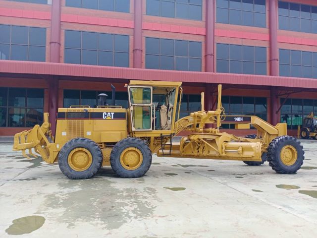 รถเกรดเดอร์ CAT 140H มือสอง สนใจติดต่อ ปิ่น ศุภสุตา 089-925-7129