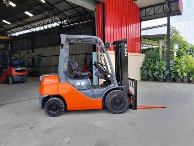 ขาย FORK LIFT TOYOTA รุ่น8 ดีเซล 2.5 ตัน