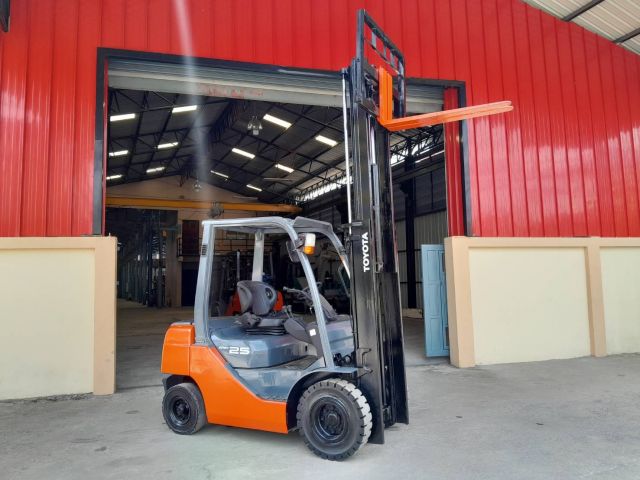 ขาย FORK LIFT TOYOTA รุ่น8 ดีเซล 2.5 ตัน