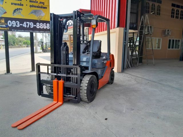 ขาย FORK LIFT TOYOTA รุ่น8 ดีเซล 2.5 ตัน