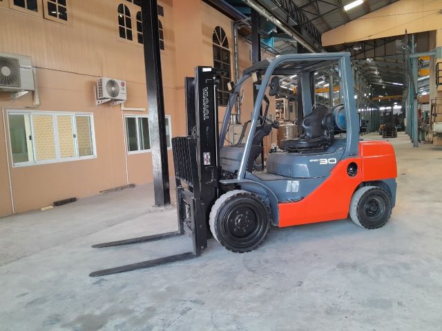 ขาย FORKLIFT TOYOTA รุ่น8 แก๊สอย่างเดียว 3 ตัน