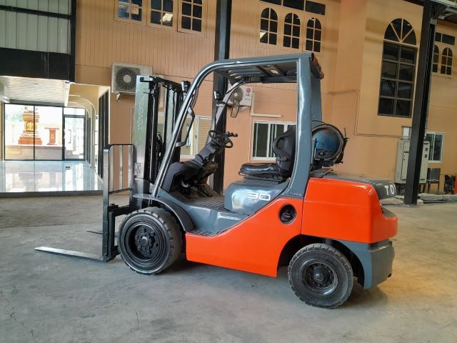 ขาย FORKLIFT TOYOTA รุ่น8 แก๊สอย่างเดียว 3 ตัน