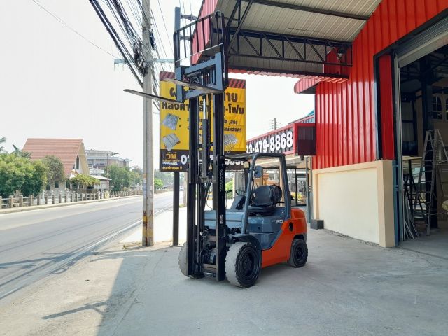 ขาย FORKLIFT TOYOTA รุ่น8 แก๊สอย่างเดียว 3 ตัน