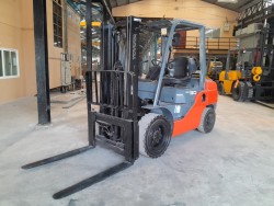 ขาย FORKLIFT TOYOTA รุ่น8 แก๊สอย่างเดียว 3 ตัน