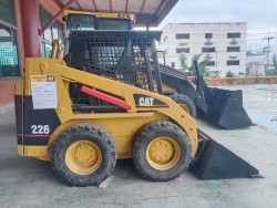 รถตักเล็ก CAT 226 S/N.5FZ-07XXX มือสอง สนใจติดต่อ ปิ่น ศุภสุตา 089-925-7129