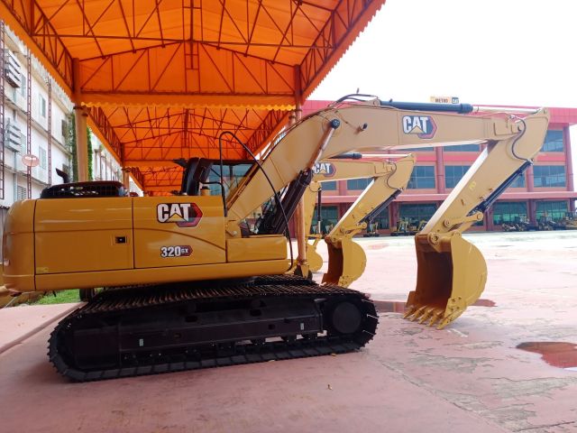 รถขุด CAT 32GX NEW สนใจติดต่อ ปิ่น ศุภสุตา 089-925-7129