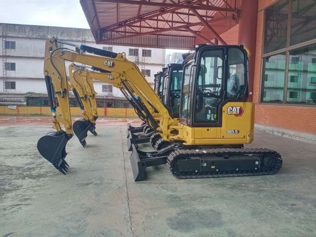 รถขุด CAT 303.5CR NEW สนใจติดต่อ ปิ่น ศุภสุตา 089-925-7129