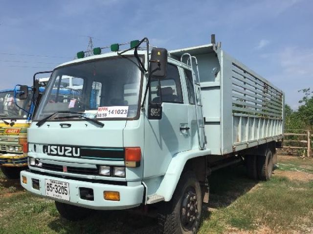 ขาย ISUZU 6 ล้อ กระบะเหล็ก ยาว 6.8 เมตร