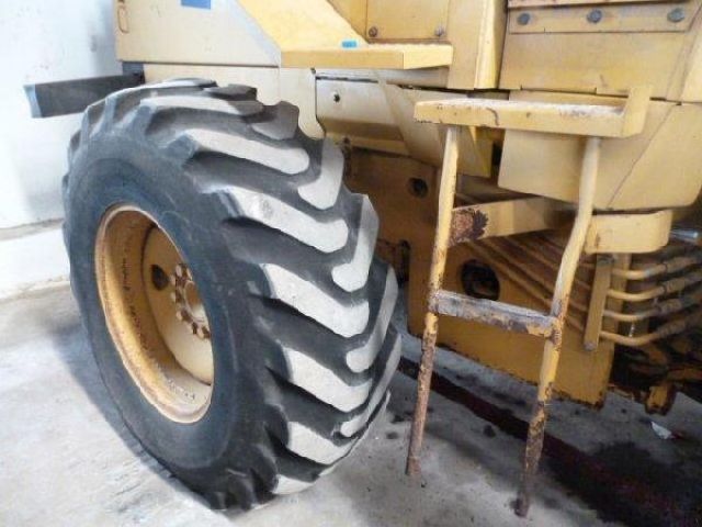 ขายรถตัก CATERPILLAR 910F สภาพดี มีแค่บุ้งกี๋ผุ ราคาถูกไม่แพง สนใจโทรเลยค่ะ 087-3310254 เจี๊ยบค่ะ