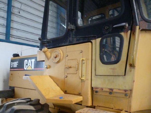 ขายรถตัก CATERPILLAR 910F สภาพดี มีแค่บุ้งกี๋ผุ ราคาถูกไม่แพง สนใจโทรเลยค่ะ 087-3310254 เจี๊ยบค่ะ