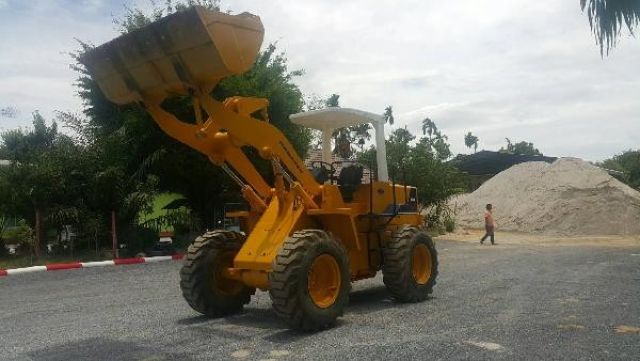 ขายถูก....รถตักล้อยาง KOMATSU WA100-1 เก่านอก