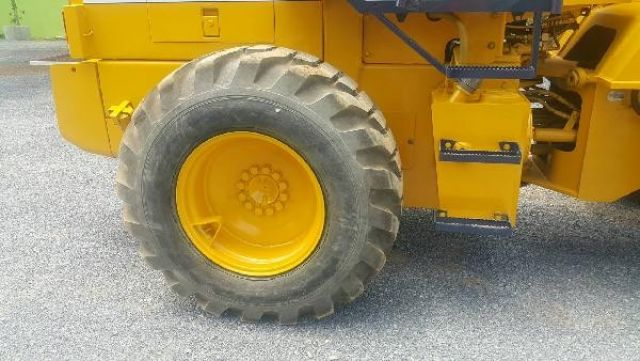 ขายถูก....รถตักล้อยาง KOMATSU WA100-1 เก่านอก