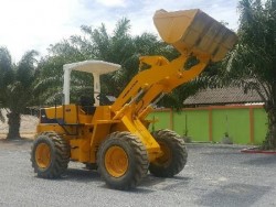 ขายถูก....รถตักล้อยาง KOMATSU WA100-1 เก่านอก