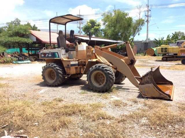 ขายถูก... รถตักล้อยาง KOMATSU WA40 สภาพสวย