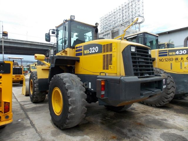 รถตักล้อยาง KOMATSU WA320-5-61736 รถนอก ขายถูก..