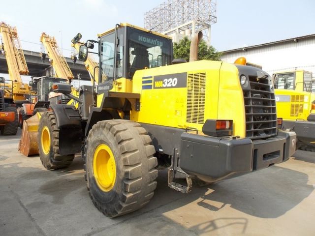 ขายรถตักล้อยาง KOMATSU WA320-7 รถนอก..ขายถูก