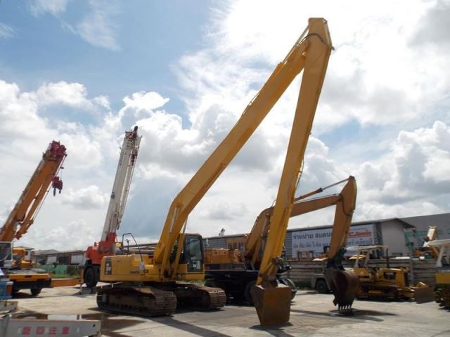 ขายรถแบคโฮบูมยาว KOMATSU PC200-8 รถนอก..ขายถูก