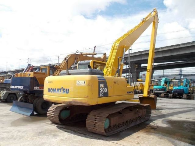 ขายรถแบคโฮบูมยาว KOMATSU PC200-8 รถนอก..ขายถูก