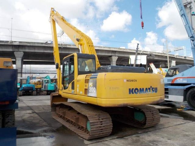 ขายรถแบคโฮบูมยาว KOMATSU PC200-8 รถนอก..ขายถูก