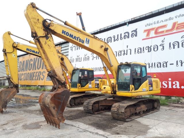 ต้องการขายรถแบคโฮ KOMATSU PC200-7 สภาพสวย พร้อมใช้งาน