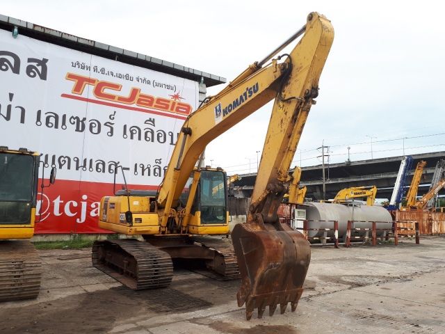 ต้องการขายรถแบคโฮ KOMATSU PC200-7 สภาพสวย พร้อมใช้งาน