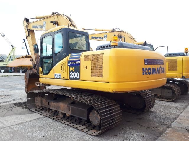 ต้องการขายรถแบคโฮ KOMATSU PC200-7 สภาพสวย พร้อมใช้งาน