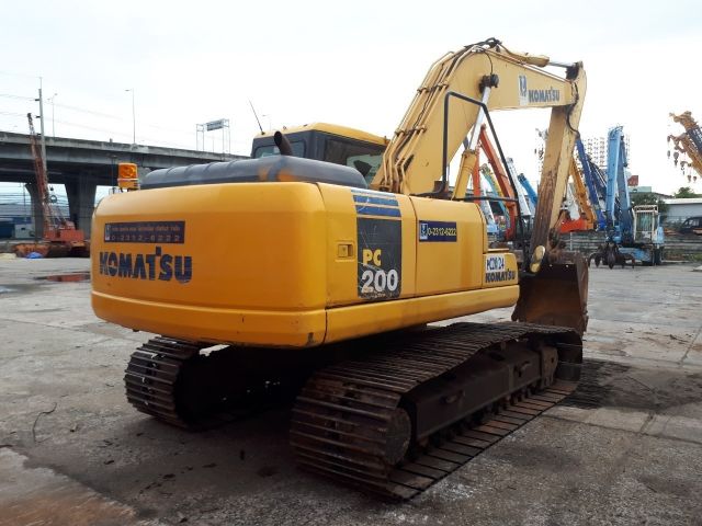 ต้องการขายรถแบคโฮ KOMATSU PC200-7 สภาพสวย พร้อมใช้งาน