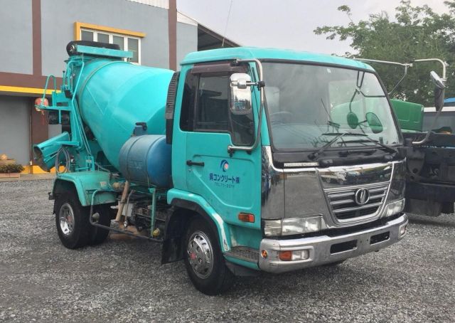 ขายรถหกล้อโม่ปูน NISSAN UD 210HP โม่ขนาด 3 คิว ราคาพิเศษ