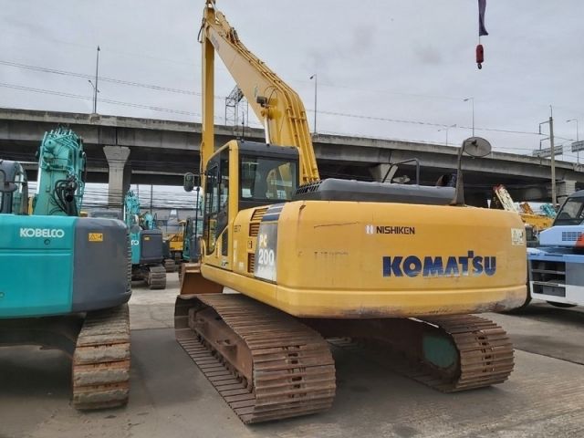ขายรถแแบคโฮบูมยาว KOMATSU PC200LC-8 บูมยาว 18 เมตร