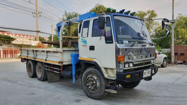 ขายรถบรรทุกสิบล้อ ISUZU เพลาเดียว พร้อมเครนขนาด 3 ตัน