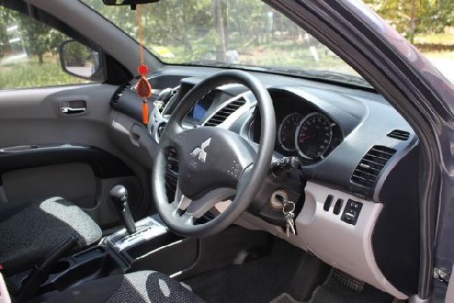 ขาย MITSUBISHI TRITON PLUS DOUBLECAB AUTO ปี 2010