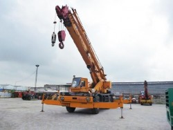 KATO ROUGH TERRAIN CRANE MODEL : KR45H-V