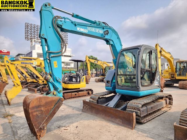 รถแบคโฮ KOBELCO SK70SR รถขุดขนาดกลางขนาด 7 ตัน