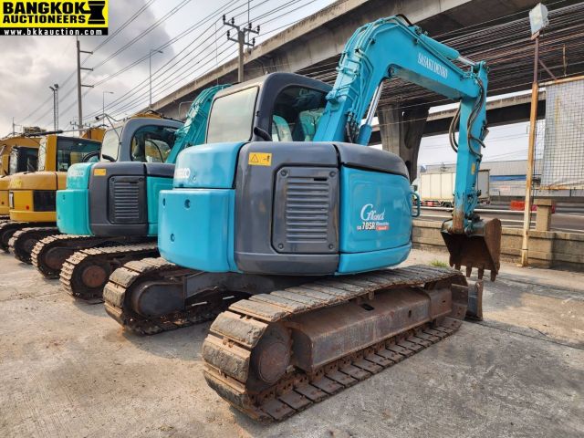 รถแบคโฮ KOBELCO SK70SR รถขุดขนาดกลางขนาด 7 ตัน