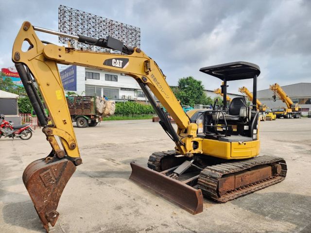 ขายรถขุดขนาด 4 ตัน CAT 304CCR มีแผ่นรองแทรค สภาพพร้อมลุยงานหนัก