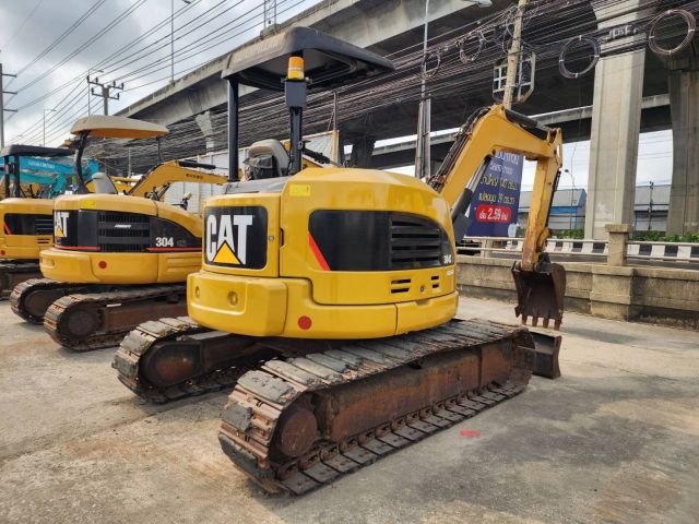 ขายรถขุดขนาด 4 ตัน CAT 304CCR มีแผ่นรองแทรค สภาพพร้อมลุยงานหนัก