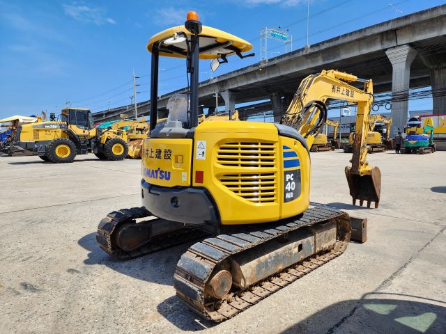 ขายรถขุดเล็ก KOMATSU PC40MR-3 มาพร้อมไลน์ไปป์ปิ้ง แผ่นรองแทรคยาง รุ่นนี้ใช้แล้วรวย....
