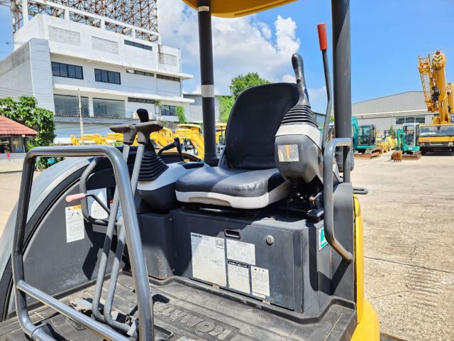 ขายรถขุด KOMATSU PC30MR-2 นำเข้าจากญี่ปุ่นแท้ ไม่เคยใช้งานเมืองไทย สภาพสวยจัดๆ
